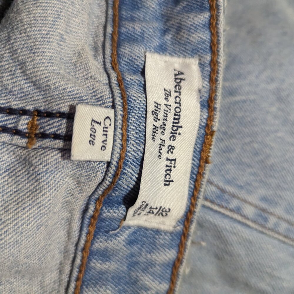Abercrombie & Fitch Curve Love High Rise Vintage Flare Denim Jeans Size 32/14S - Picture 3 of 4